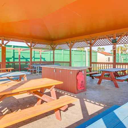 Cozy Waterfront Port Isabel Cottage With Deck! Exteriör bild