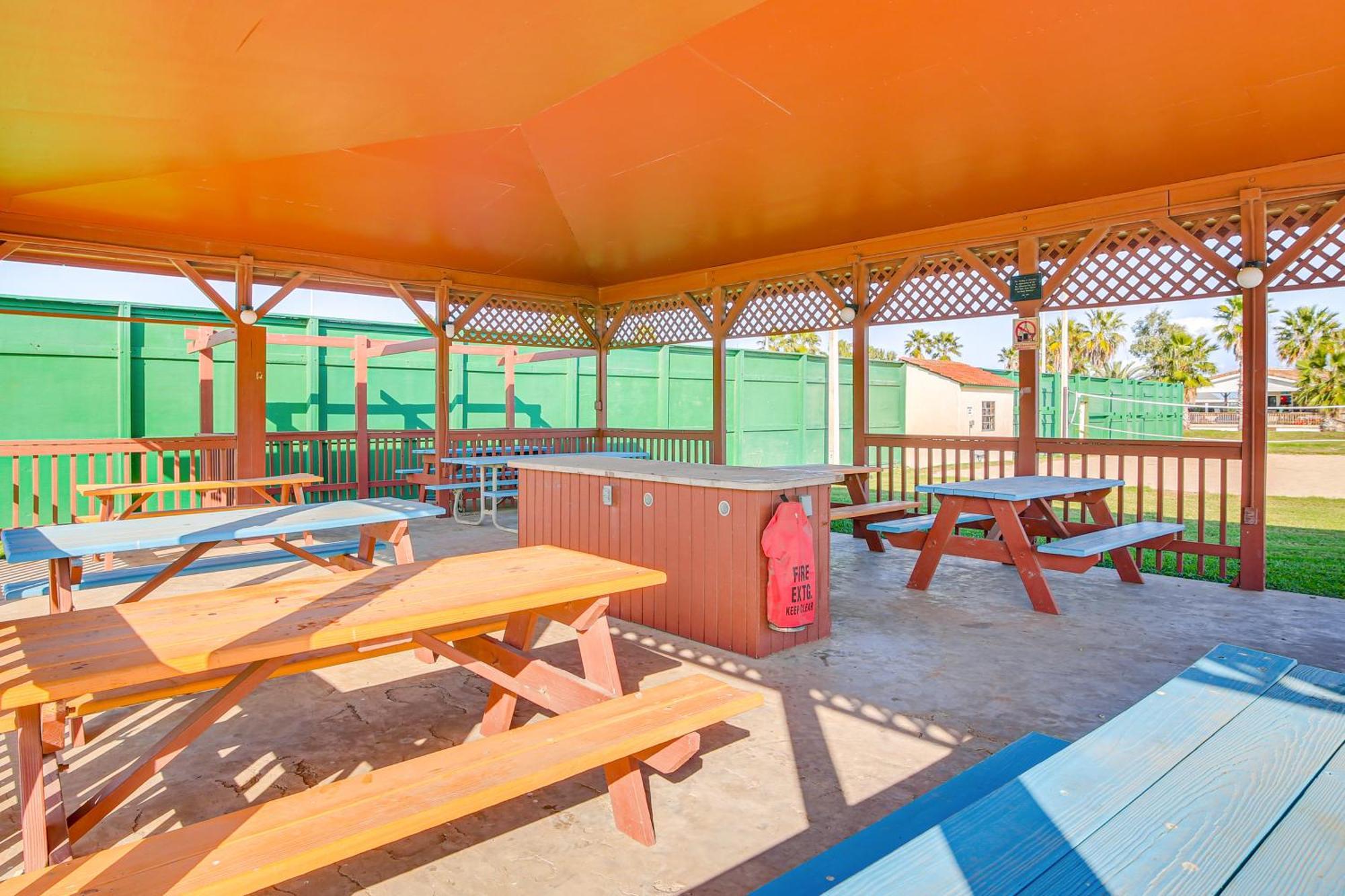 Cozy Waterfront Port Isabel Cottage With Deck! Exteriör bild