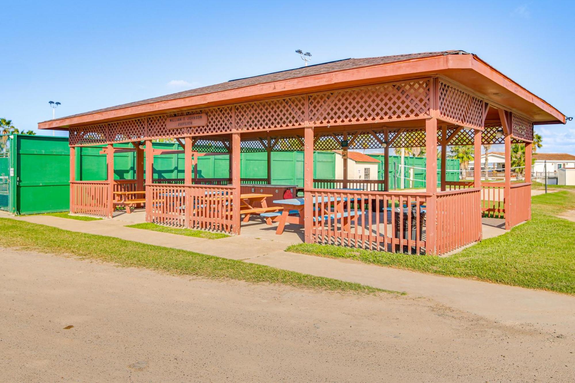 Cozy Waterfront Port Isabel Cottage With Deck! Exteriör bild